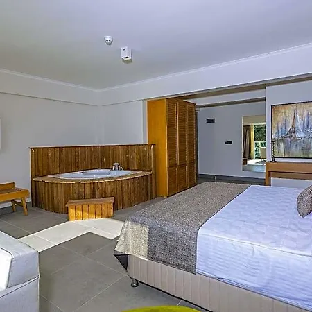 Yalipark Hotel 5*
